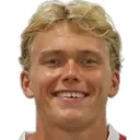 Noah Madsen — Hậu vệ, Holstein Kiel